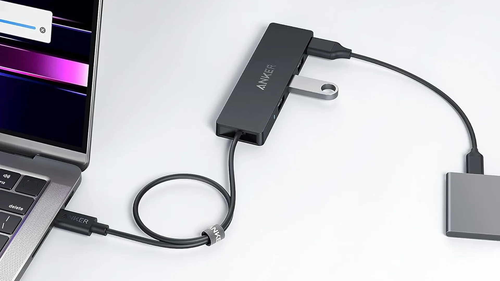 Hình ảnh minh họa Anker 4-port USB 3.0 Hub, một thiết bị mở rộng cổng USB-A nhỏ gọn và hiệu quả cho Chromebook.