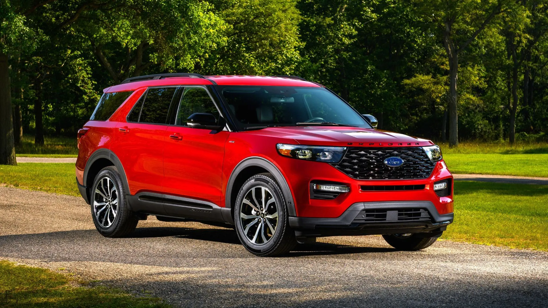 Hình ảnh một chiếc Ford Explorer ST-Line đời 2022