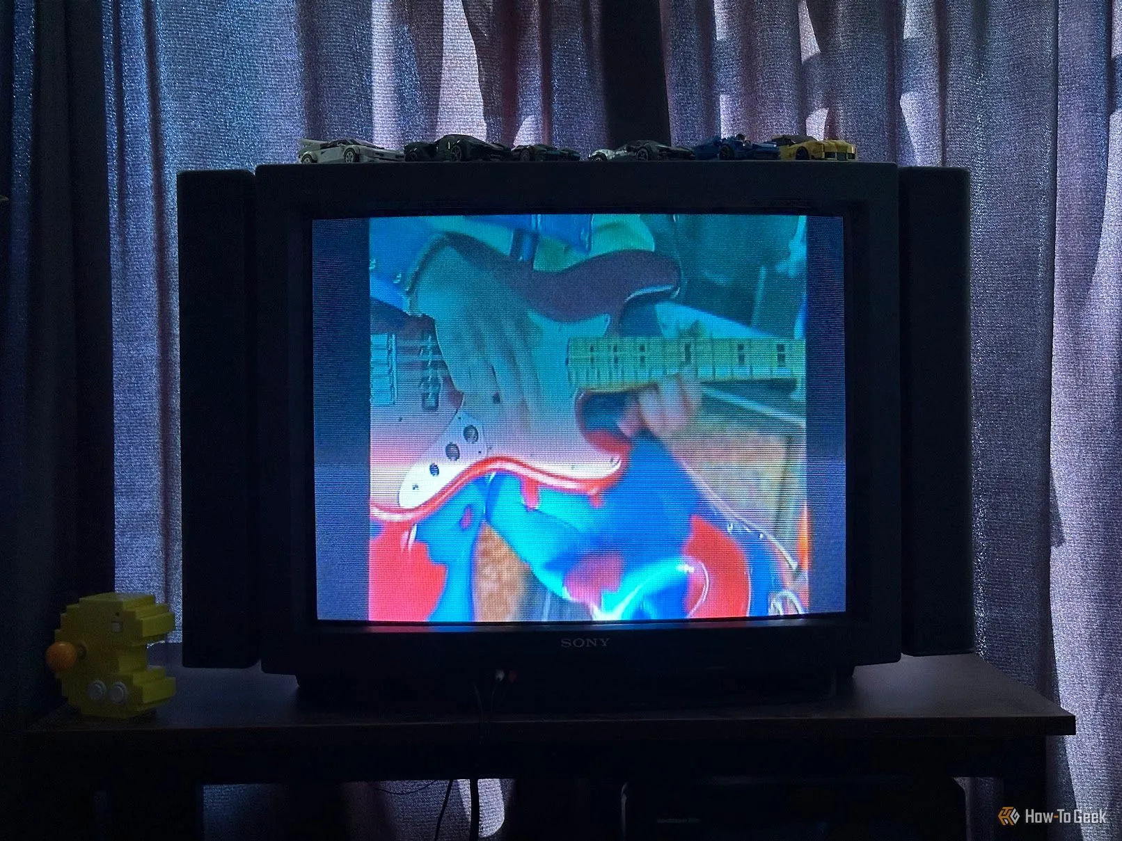 Hình ảnh trên TV CRT với viền đen hai bên khi kết nối máy tính