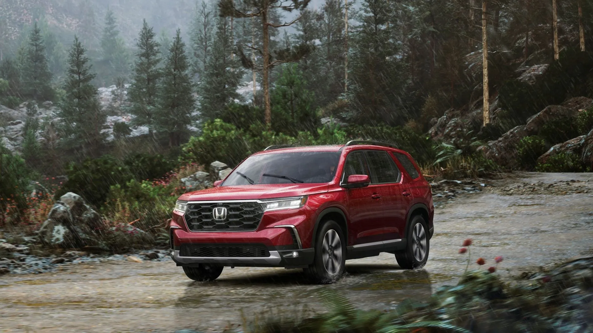 Honda Pilot Elite 2023 màu đỏ đang di chuyển trên đường ướt mưa, nhấn mạnh tính thực dụng và khả năng vận hành trong mọi điều kiện