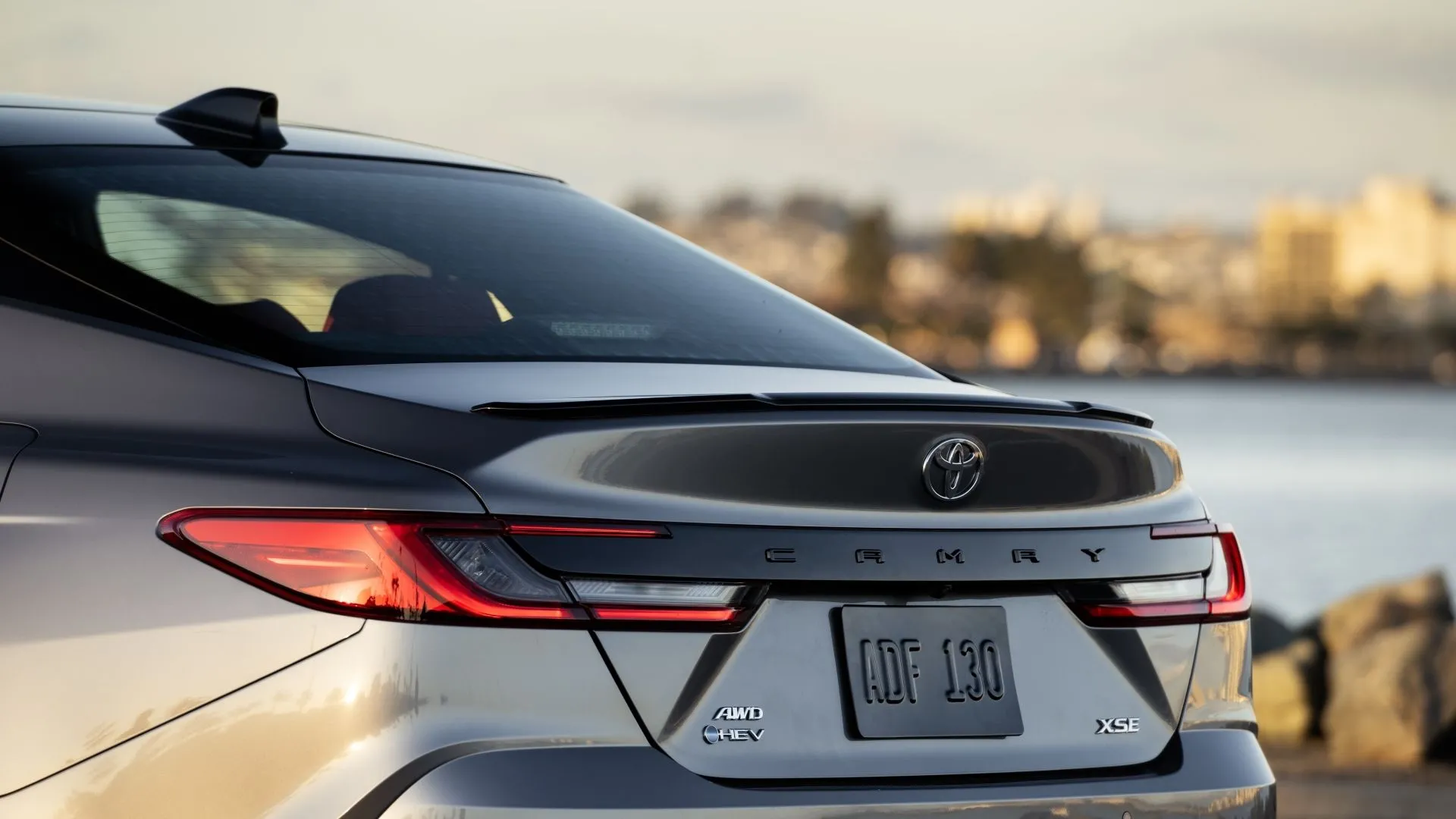 Khoang hành lý của Toyota Camry 2025 XSE AWD với thiết kế tinh tế và không gian rộng rãi
