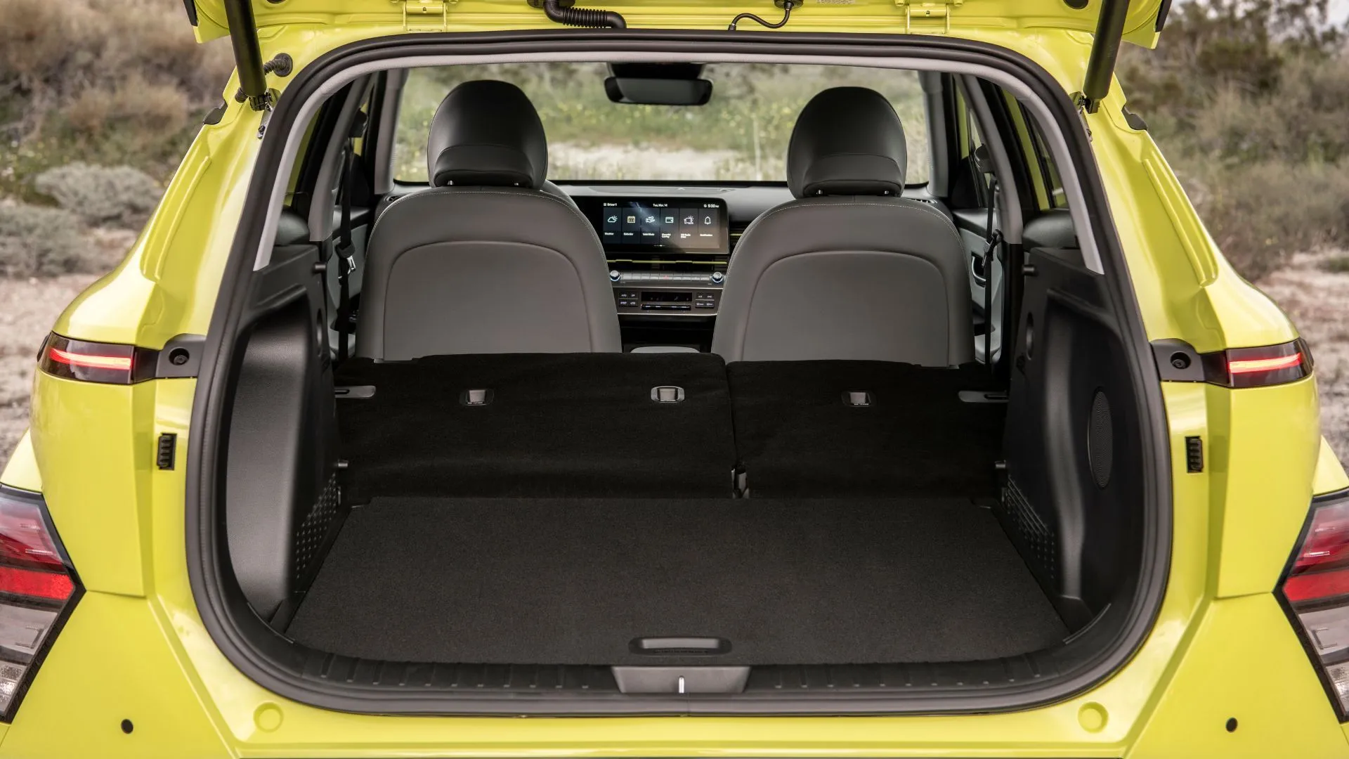 Khoang hành lý rộng rãi của Hyundai Kona Electric 2025