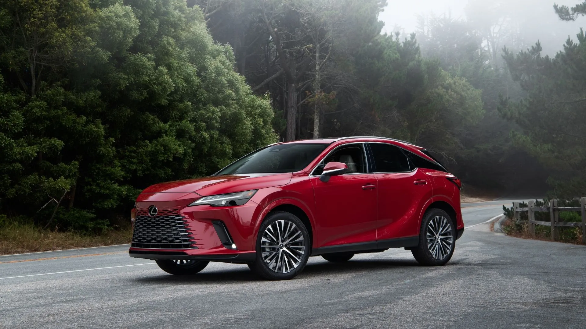 Lexus RX 350h 2025 màu đỏ matador mica, phiên bản AWD cao cấp.