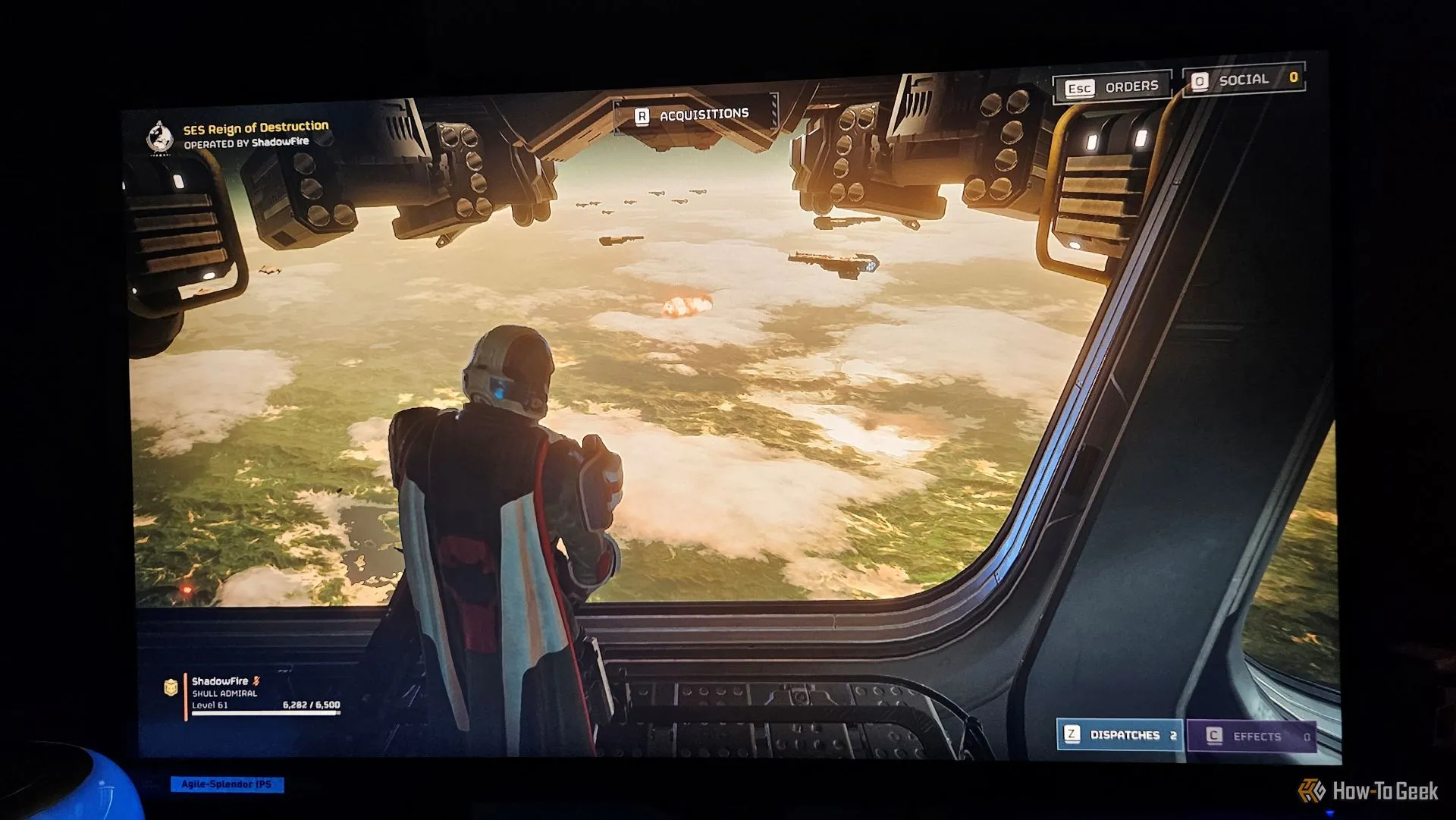 Màn hình Acer Predator XB273K V5 hiển thị cảnh chơi game Helldivers 2 đầy kịch tính
