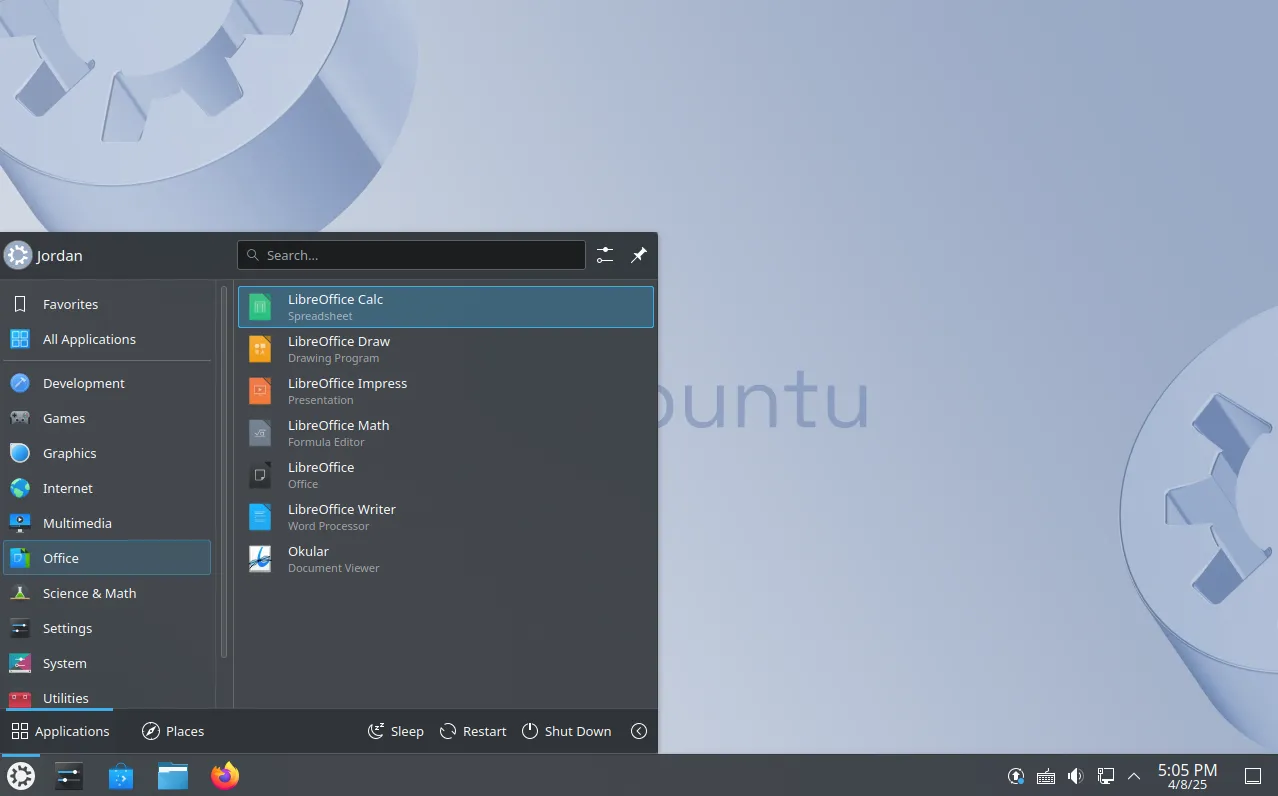 Màn hình desktop của Kubuntu với menu khởi chạy ứng dụng đang mở, cho thấy giao diện thân thiện và sẵn sàng cho các tác vụ hàng ngày trên Linux.