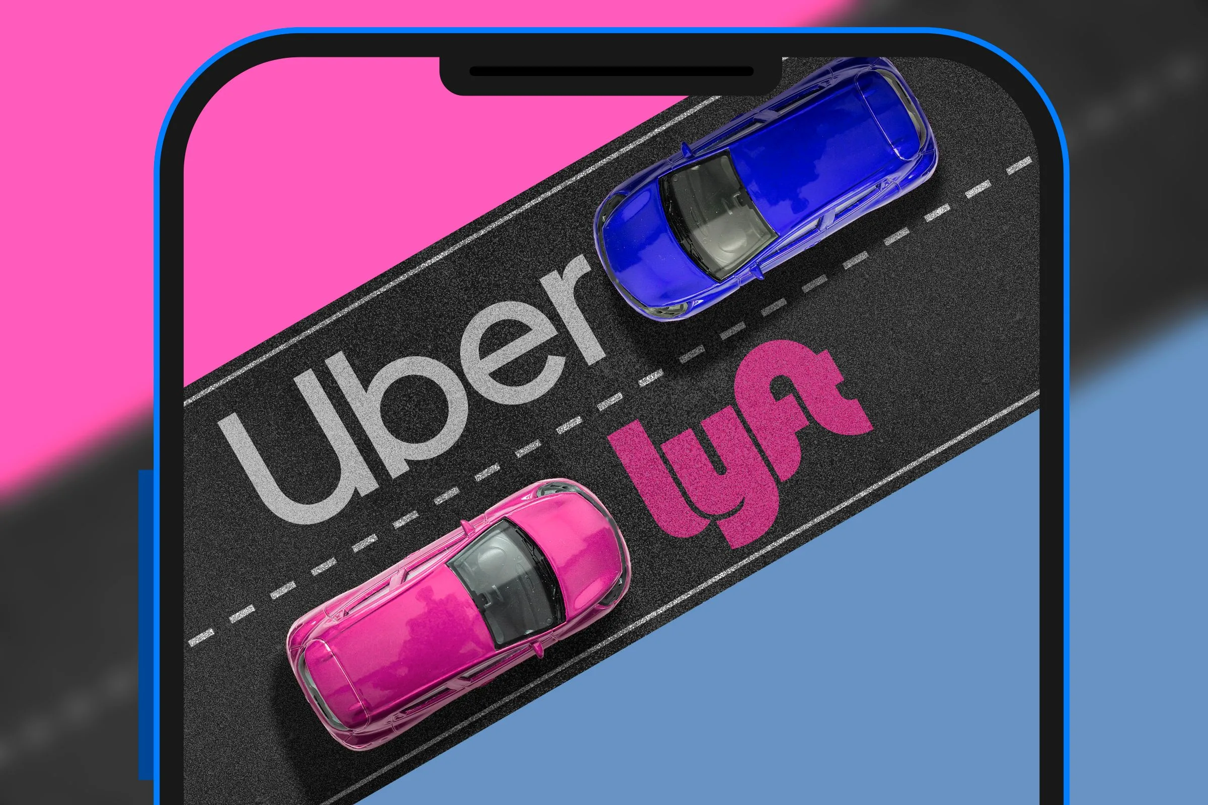Màn hình điện thoại hiển thị hai chiếc xe trên đường cùng logo Uber và Lyft, tượng trưng cho các tài xế công nghệ có thể hưởng lợi từ Wi-Fi trên xe.