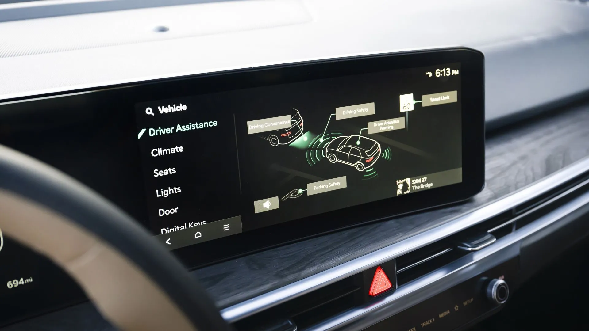 Màn hình giải trí 12.3 inch tích hợp Apple CarPlay và Android Auto không dây trên Kia Sorento S 2025