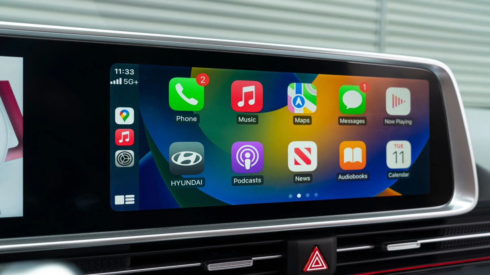 Màn hình giải trí kép 12.3 inch hiển thị Apple CarPlay trên Hyundai Ioniq 6 2025, cho thấy giao diện người dùng hiện đại và tích hợp công nghệ.