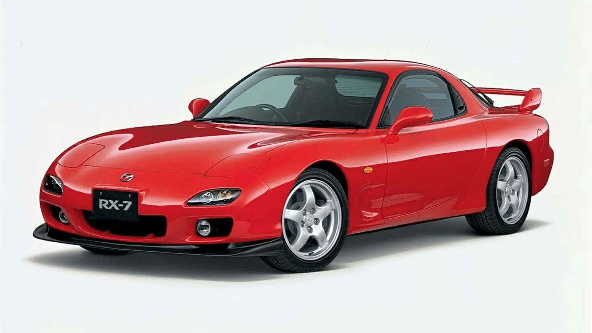 Mazda RX-7 2001 màu đỏ nổi bật trong studio với phong cách thể thao.