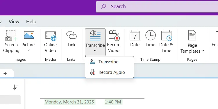 Người dùng đang sử dụng tính năng ghi âm giọng nói trực tiếp trong ứng dụng OneNote.