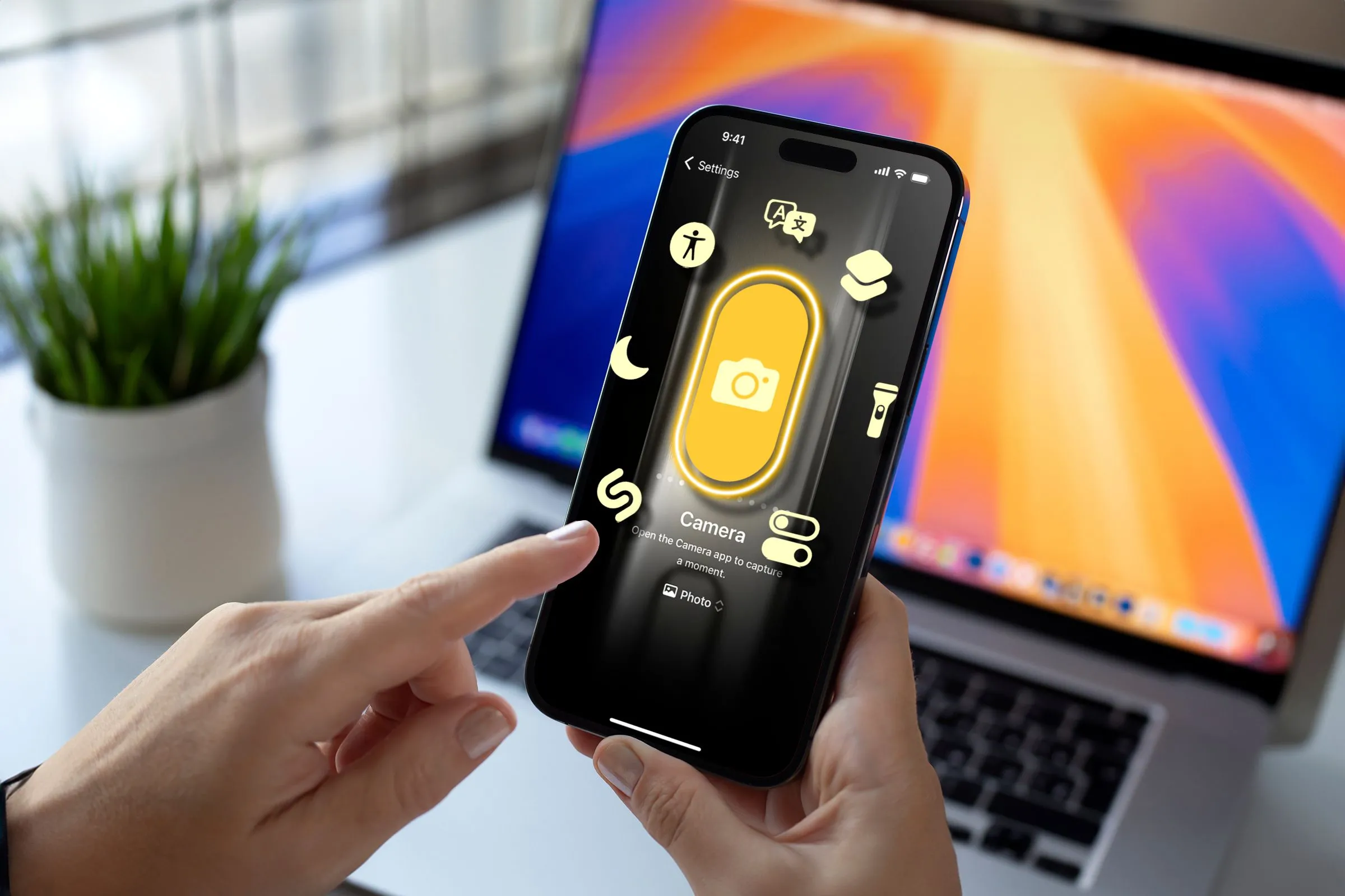 Người dùng đang tùy chỉnh chức năng của nút Hành động (Action Button) trên điện thoại iPhone mới