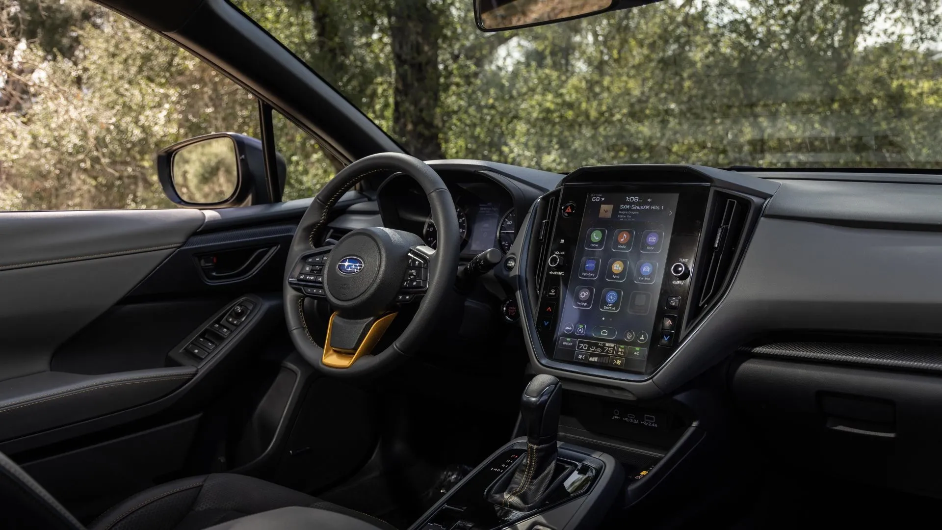 Nội thất Subaru Crosstrek Wilderness 2024 với ghế StarTex chống nước và màn hình lớn