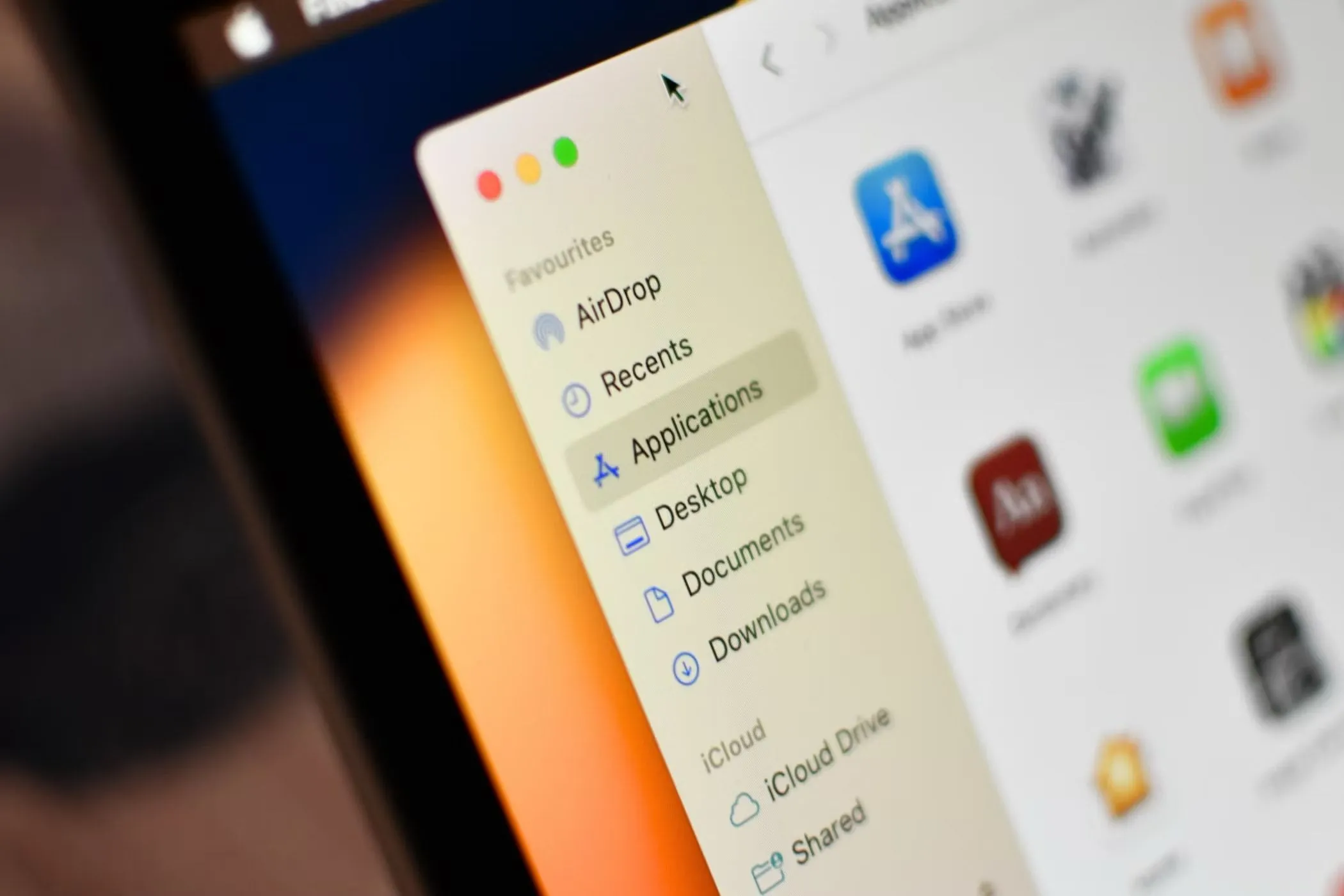 Panel ứng dụng trong Finder trên macOS, minh họa các ứng dụng đang hoạt động.