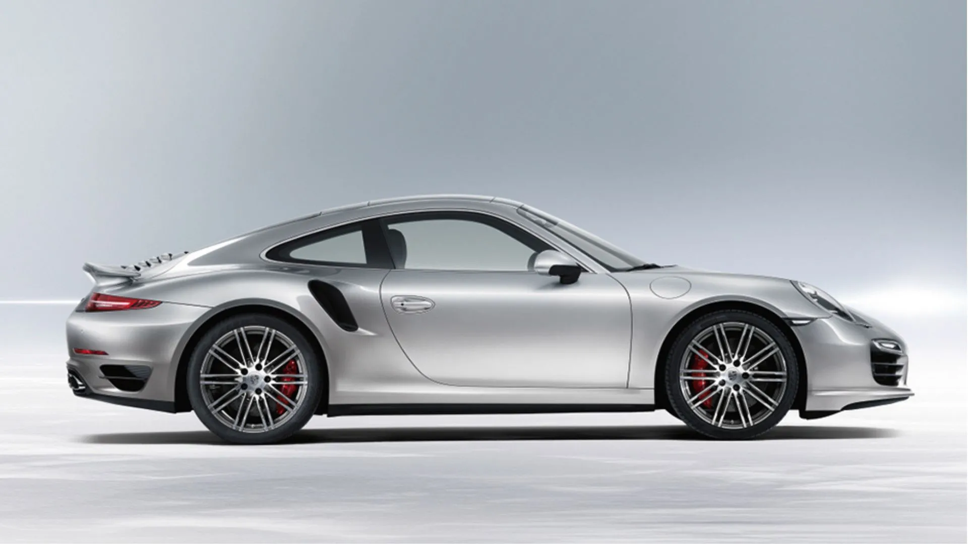Porsche 911 Turbo 991 nhìn từ bên hông, hiệu suất vượt trội và khả năng xử lý chính xác