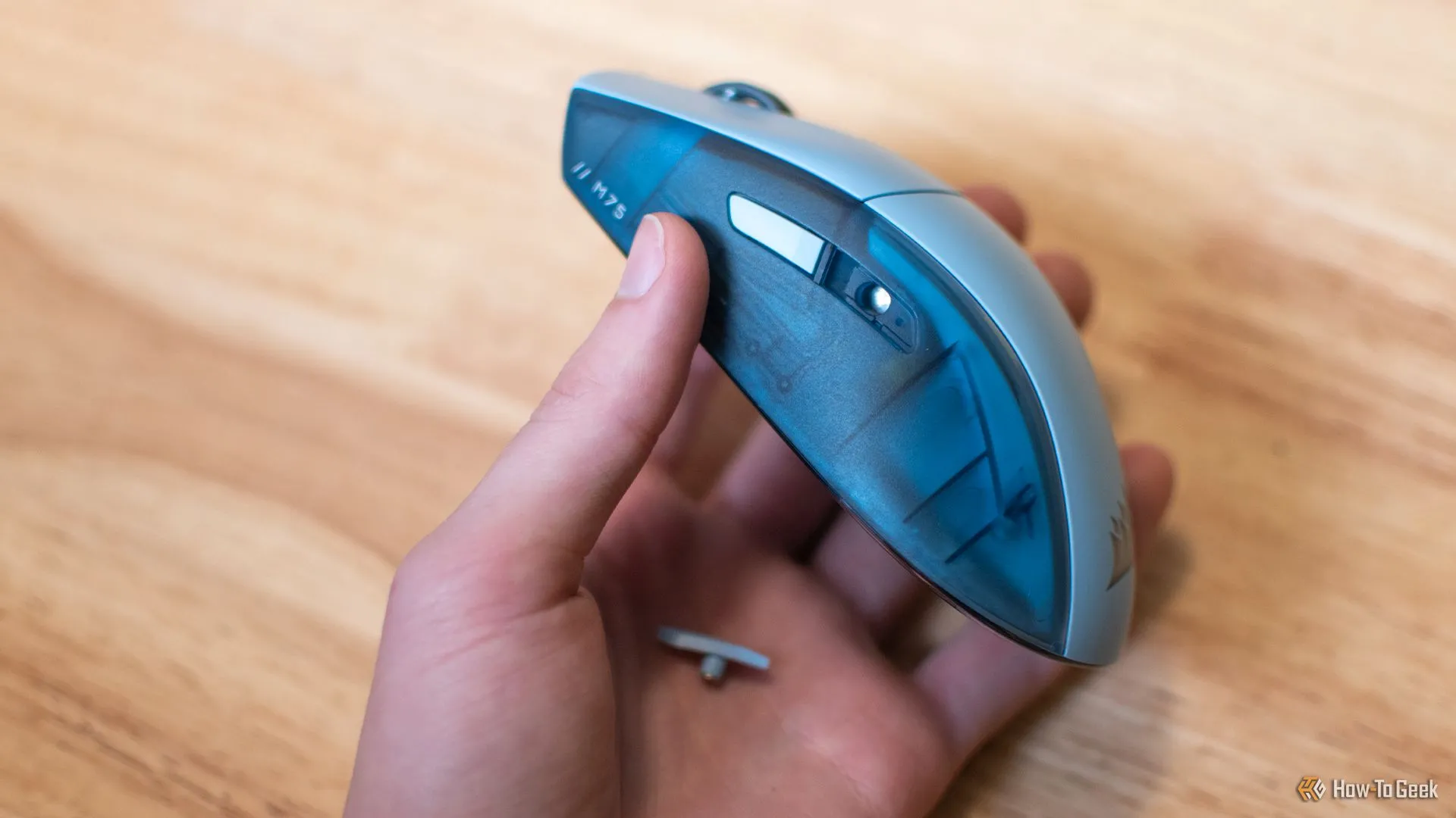 Thay thế nút phụ hai bên trên chuột gaming Corsair M75 Wireless