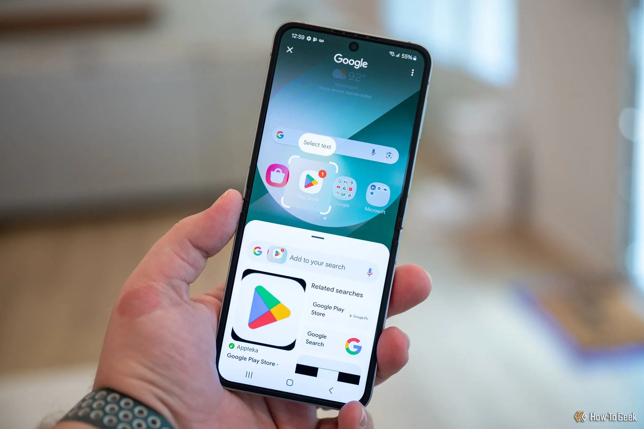 Tính năng Circle to Search của Galaxy AI trên màn hình Galaxy Z Flip 6, minh họa khả năng AI tiên tiến