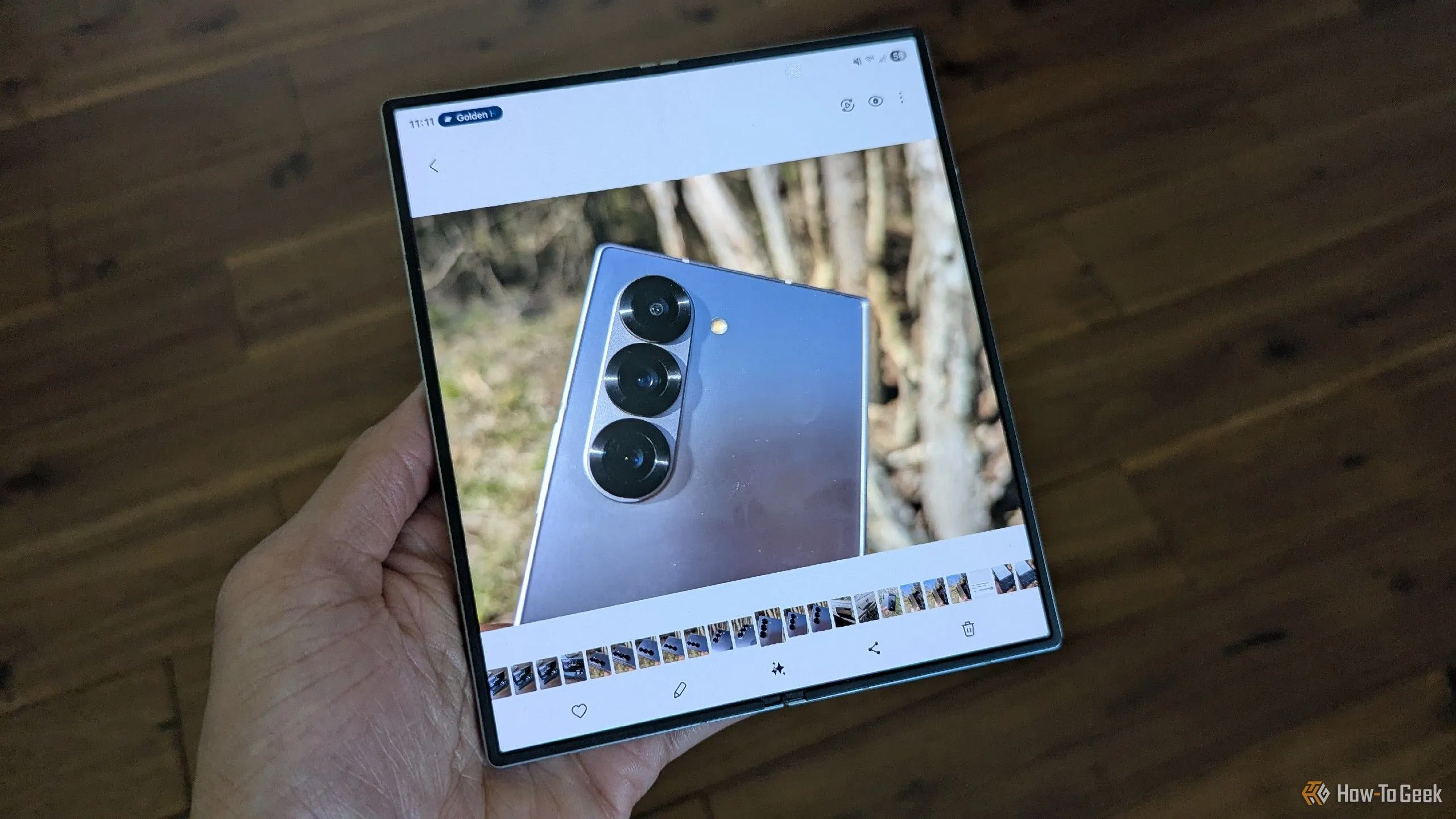 Ứng dụng Samsung Gallery hiển thị trên màn hình lớn 7.6 inch của Galaxy Z Fold 6, giúp người dùng dễ dàng xem lại và kiểm tra chi tiết ảnh.