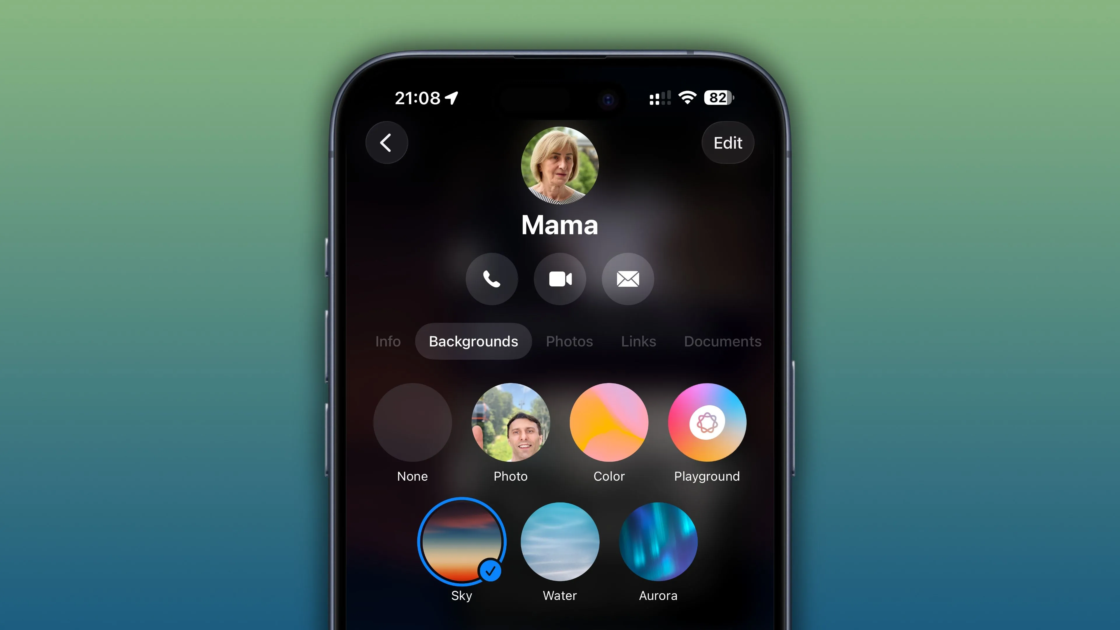 Ứng dụng Tin nhắn trên iPhone hiển thị các hình nền trò chuyện trong iOS 26.