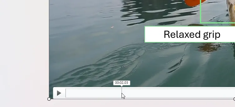 Video trong PowerPoint tạm dừng tại 2 giây, sẵn sàng thêm bookmark