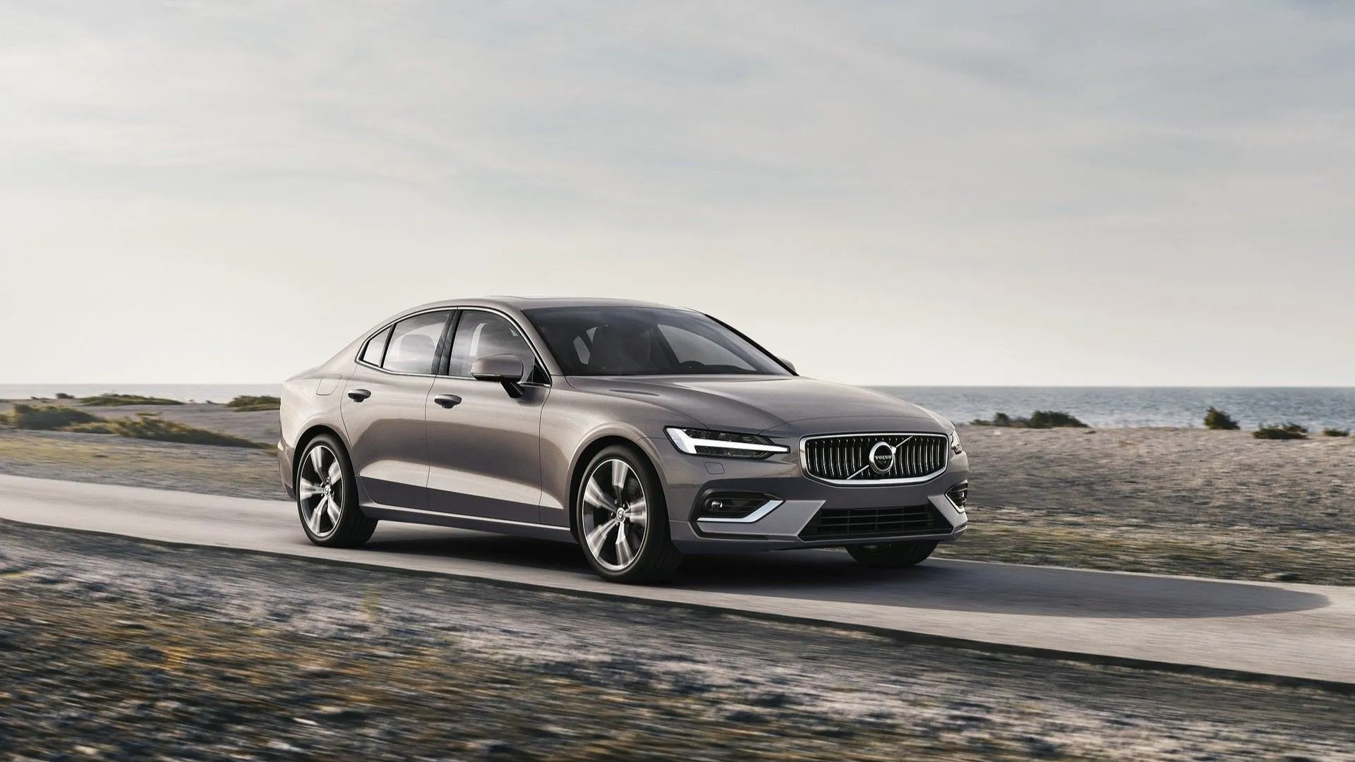 Volvo S60 2019 màu xám bạc, đại diện cho sự an toàn, tiện nghi và độ bền bỉ đáng tin cậy của dòng sedan hạng sang đến từ Thụy Điển.