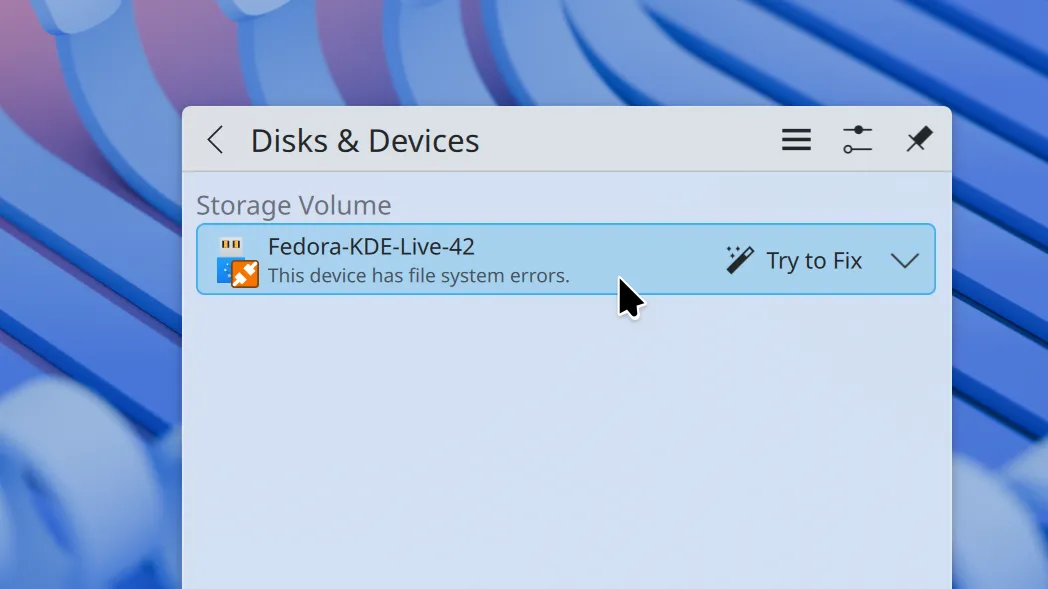 Widget Disks and Devices của KDE Plasma hiển thị lỗi hệ thống tệp và tùy chọn sửa chữa tự động.