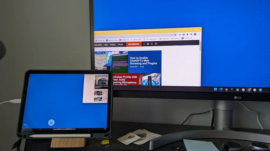 Màn hình tablet được sử dụng như màn hình phụ mở rộng cho máy tính bàn