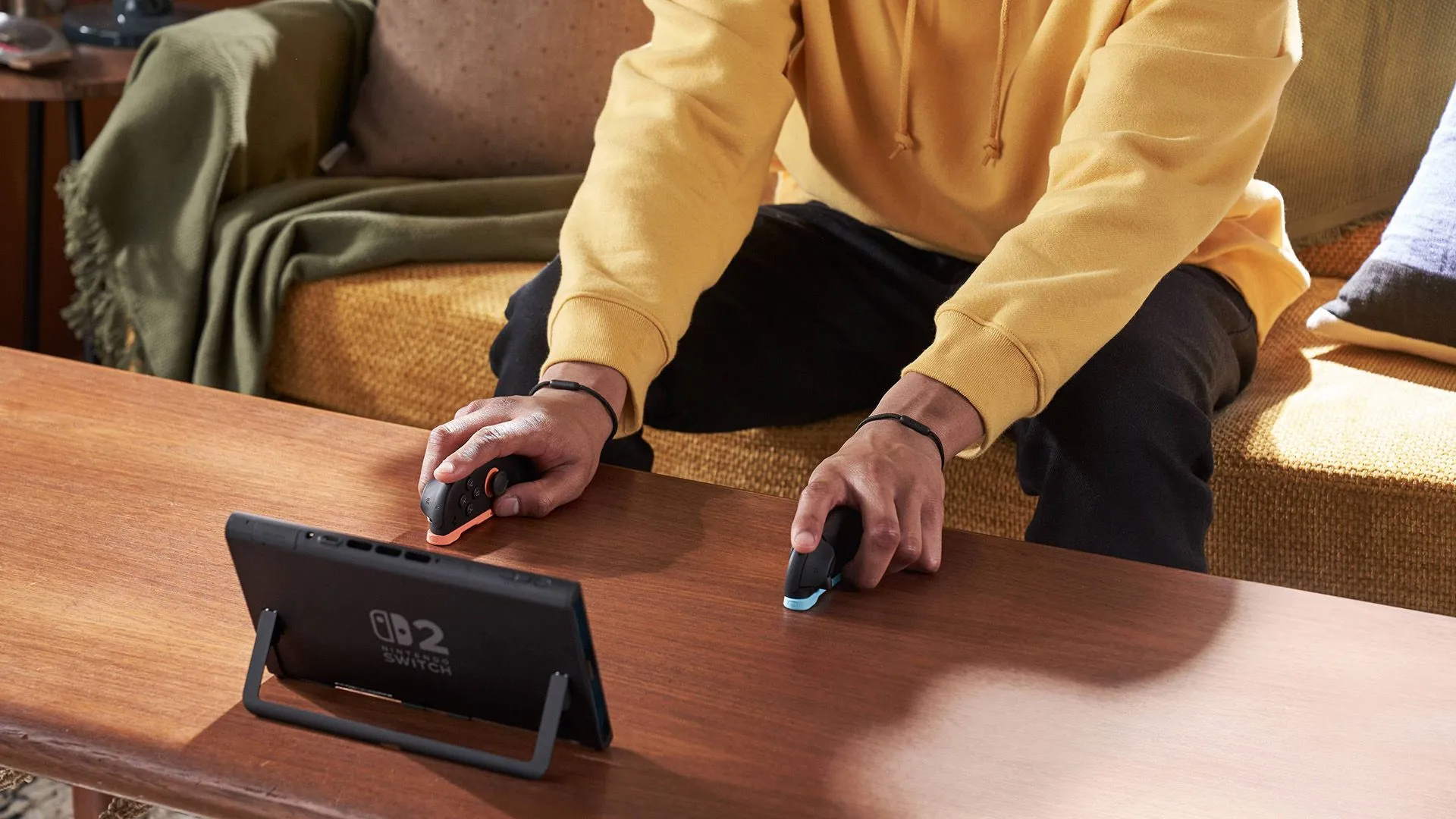 Người dùng trải nghiệm Nintendo Switch 2 với Joy-Cons ở chế độ chuột kép, khám phá các tính năng điều khiển mới lạ