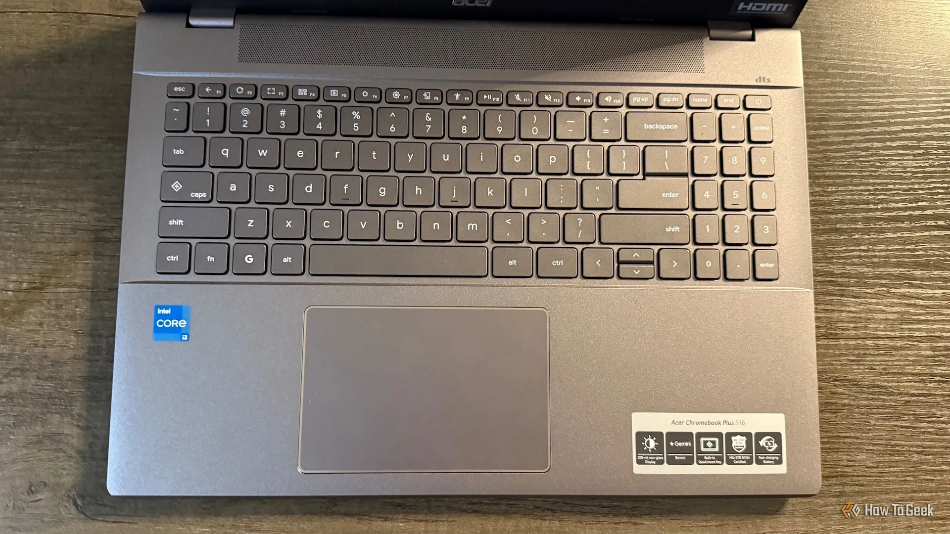 Bàn phím 96% của Acer Chromebook Plus 516 với cụm phím số, thể hiện bố cục lệch trái