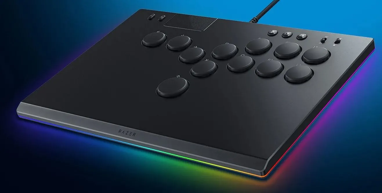 Bộ điều khiển all-button Razer Kitsune trên bàn làm việc, thể hiện thiết kế không cần cần gạt