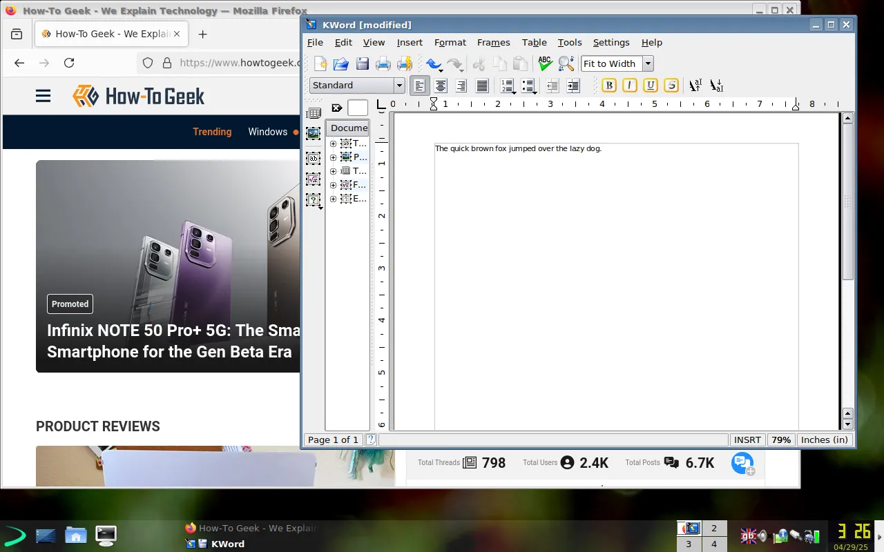 EXE GNU/Linux hiển thị Firefox và KWord đang chạy trên desktop Trinity, thể hiện khả năng hoạt động với ứng dụng nhẹ.