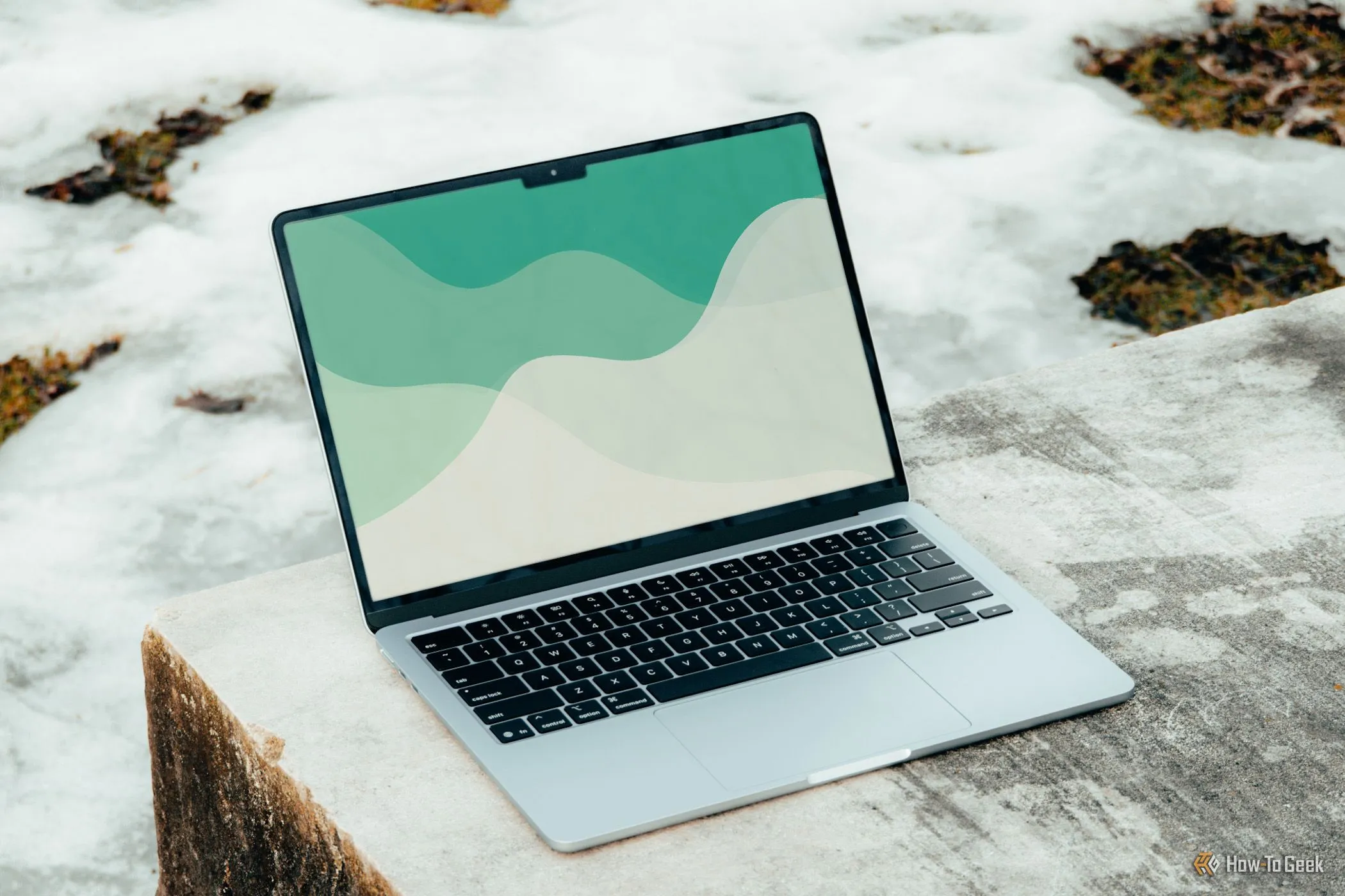 Góc nhìn màn hình của MacBook Air M4 Sky Blue, thể hiện sự tiện lợi cho công việc và giải trí