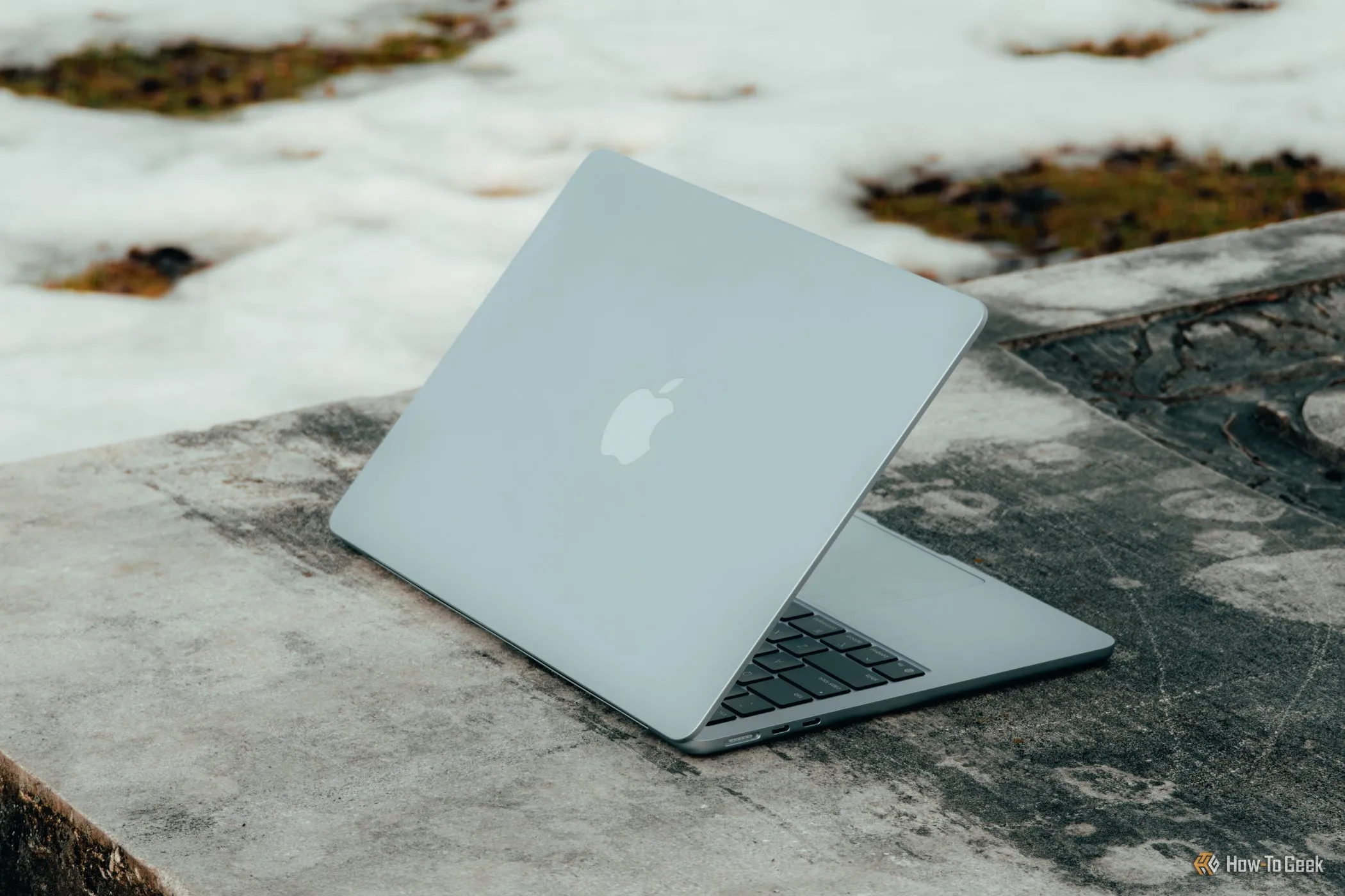 MacBook Air M4 Sky Blue hoạt động mượt mà ngay cả khi xử lý tác vụ nặng