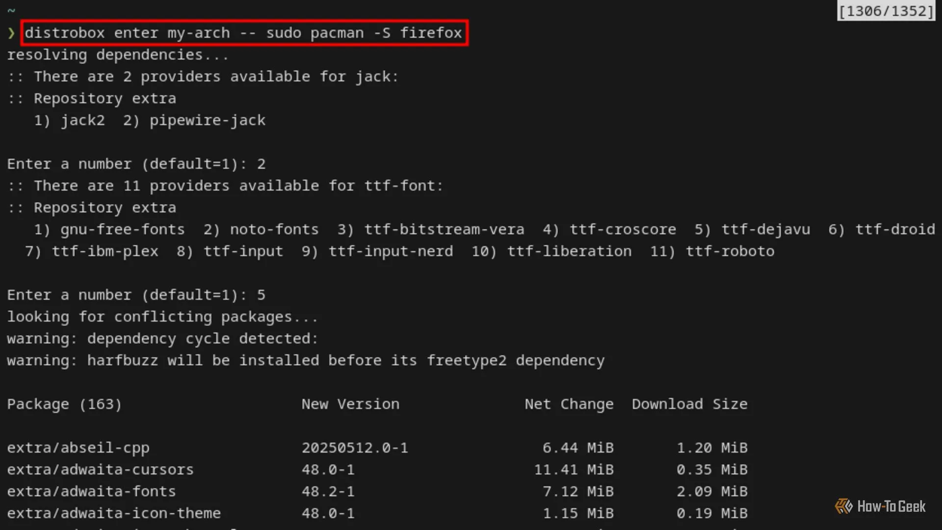 Màn hình terminal Linux hiển thị lệnh cài đặt trình duyệt Firefox vào container Distrobox Arch Linux.