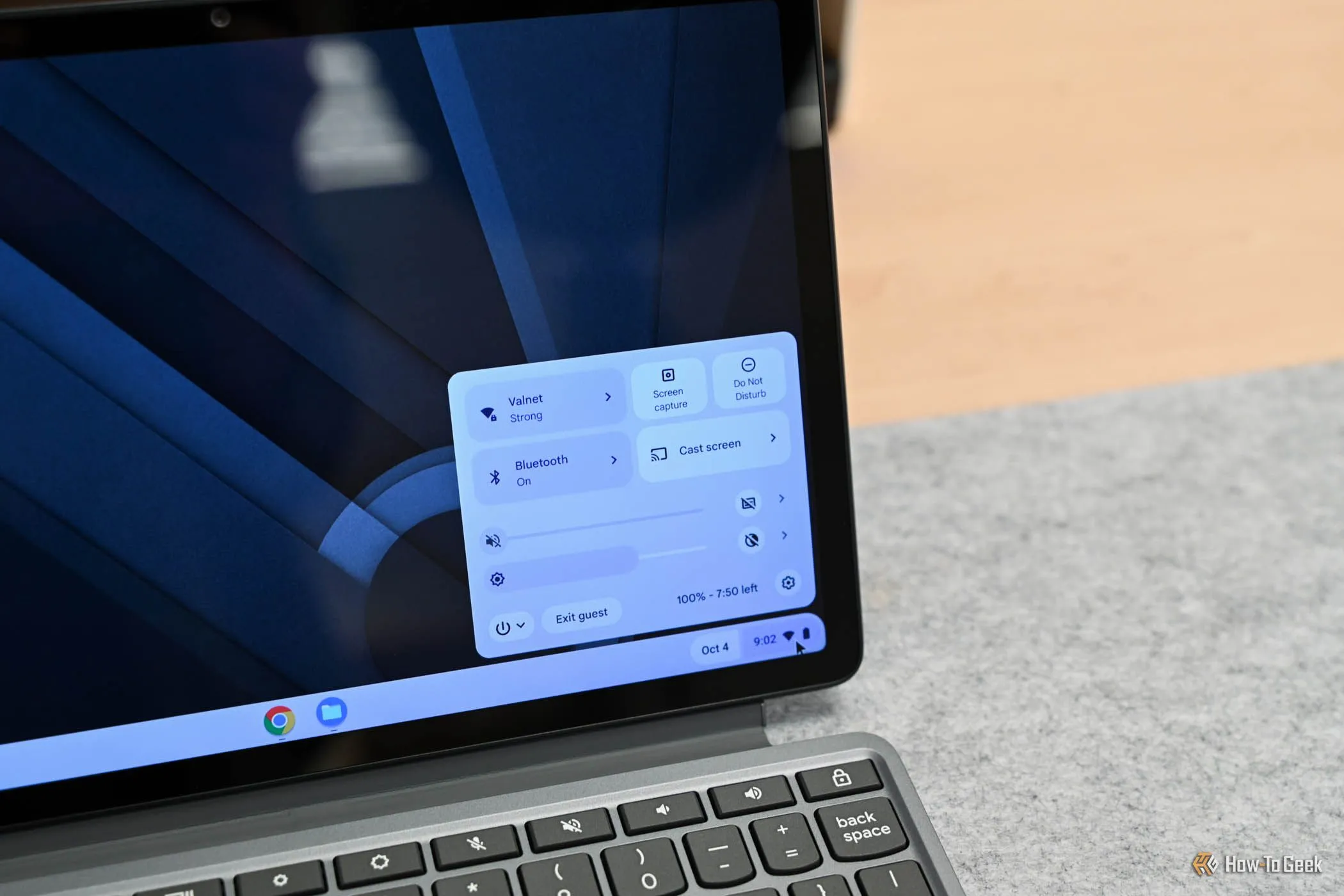 Trung tâm điều khiển của Lenovo Chromebook Duet 11-Inch hiển thị thời lượng pin vượt trội.